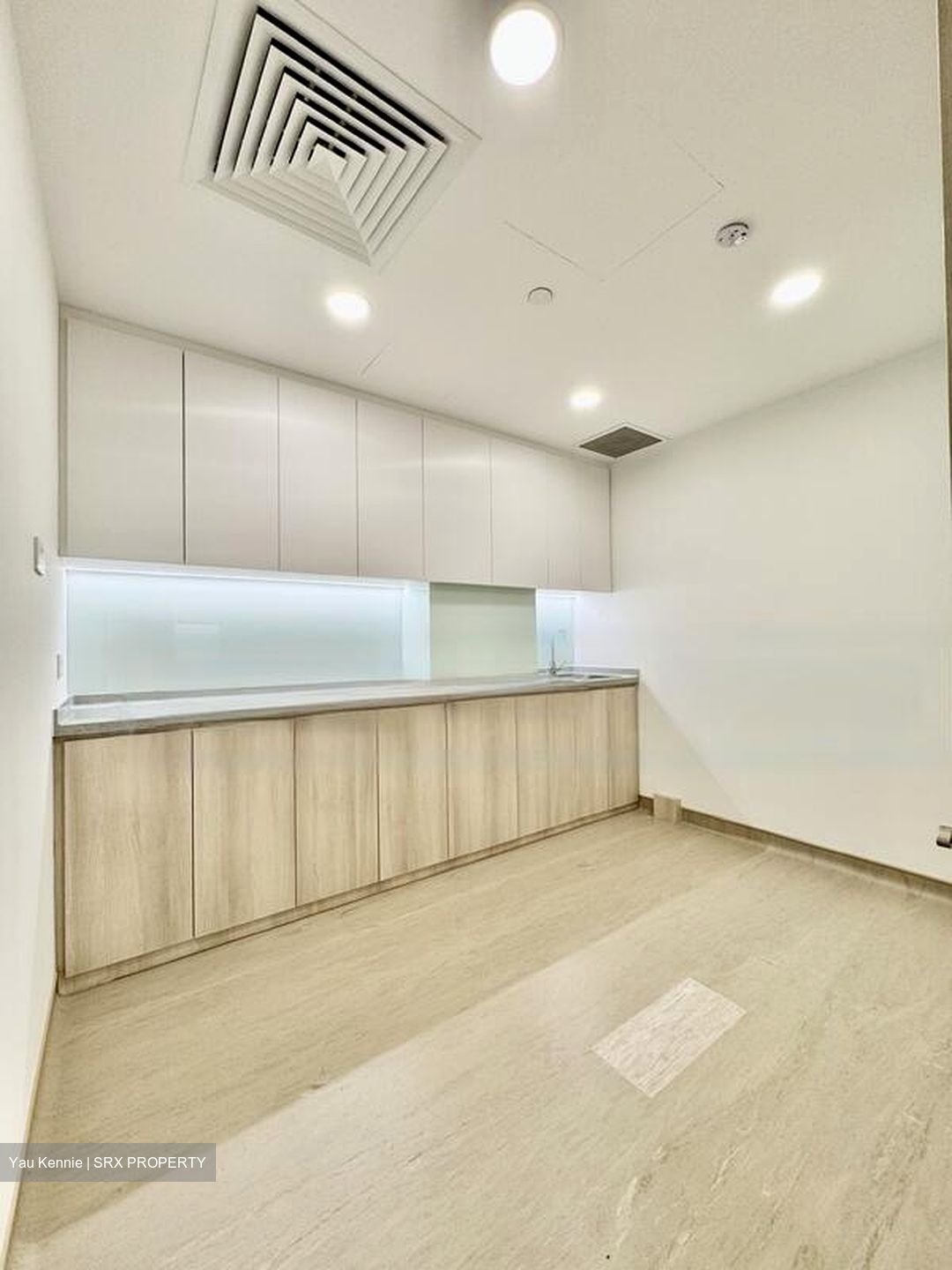 Mount Elizabeth Hospital (D9), Retail #483374771